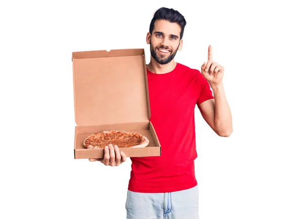 Homem Bonito Jovem Com Barba Segurando Papelão Entrega Com Pizza — Fotografia de Stock