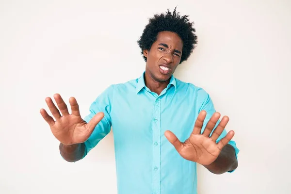 Handsome African American Man Afro Hair Wearing Casual Clothes Afraid — Stock Photo, Image