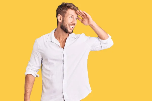 Hombre Joven Caucásico Vistiendo Ropa Casual Muy Feliz Sonriente Mirando — Foto de Stock