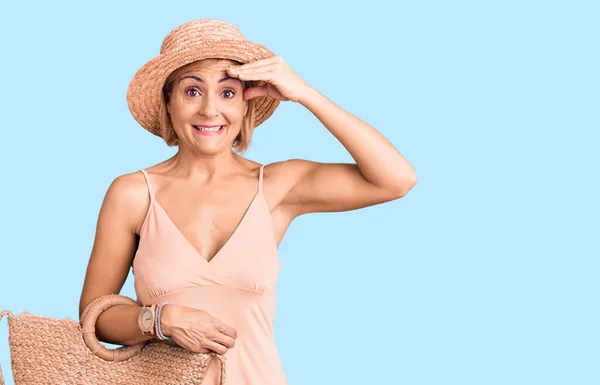 Young Blonde Woman Wearing Summer Hat Holding Bag Stressed Frustrated — Stock Photo, Image