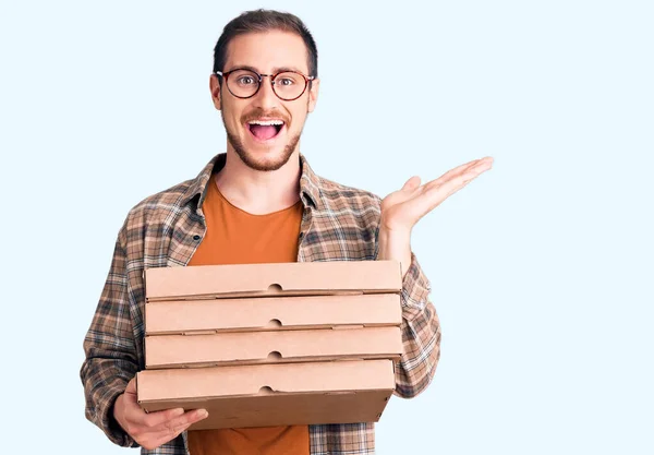 Young Handsome Caucasian Man Holding Delivery Pizza Box Celebrating Victory — Stock Photo, Image