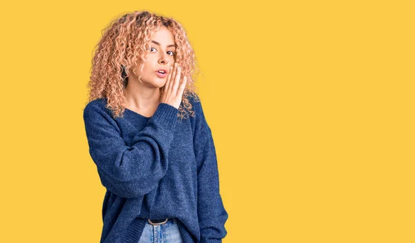 Young Blonde Woman Curly Hair Wearing Casual Winter Sweater Hand — Stock Photo, Image