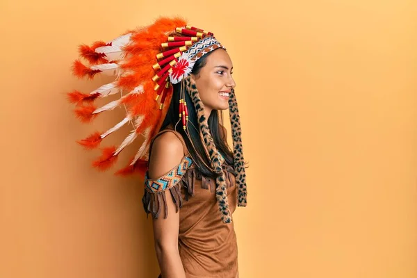 Young Brunette Woman Wearing Indian Costume Looking Side Relax Profile — Stock Photo, Image