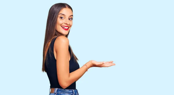 Young Hispanic Woman Wearing Casual Clothes Pointing Aside Hands Open — Stock Photo, Image