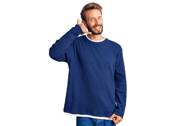 Bello Uomo Biondo Con Barba Che Indossa Maglione Casual Sorridente — Foto Stock