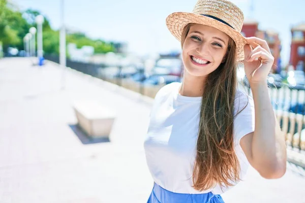 Young Blonde Woman Vacation Smiling Happy Walking Street City — Stock Photo, Image