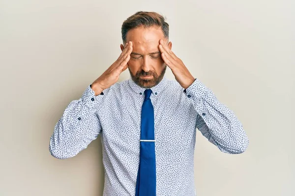 Guapo Hombre Mediana Edad Con Ropa Negocios Enojado Loco Gritando —  Fotos de Stock