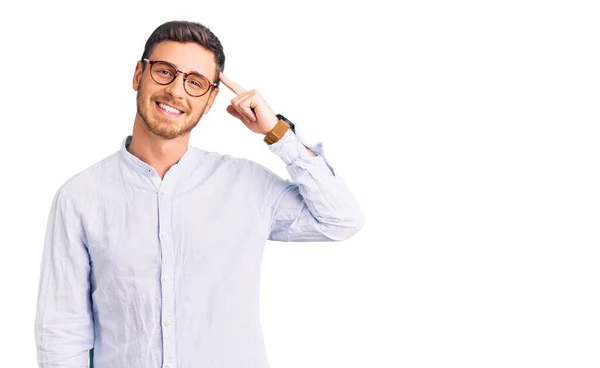 Schöner Junger Mann Mit Bär Elegantem Businesshemd Und Brille Lächelnd — Stockfoto