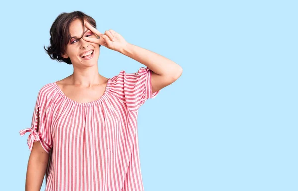 Beautiful Young Woman Short Hair Wearing Casual Summer Clothes Doing — Stock Photo, Image