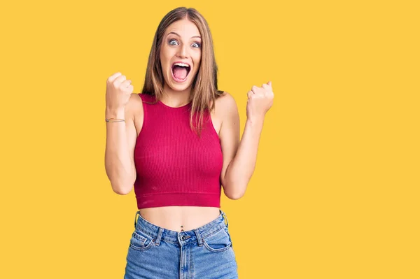 Young Beautiful Blonde Woman Wearing Elegant Summer Shirt Celebrating Surprised — Stock Photo, Image