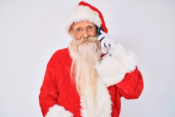 Viejo Hombre Mayor Con Traje Santa Claus Hablando Por Teléfono —  Fotos de Stock