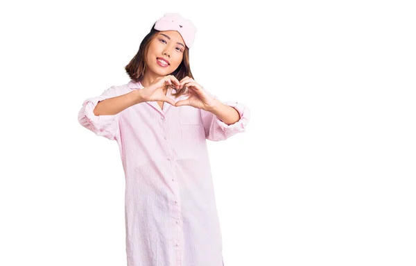 Jong Mooi Chinees Meisje Dragen Slaapmasker Pyjama Glimlachen Liefde Doen — Stockfoto