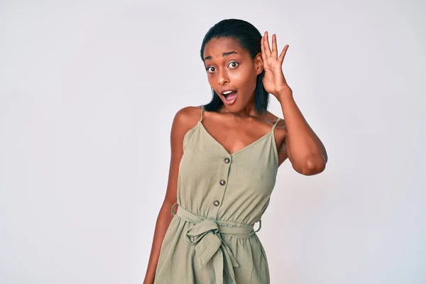 Young African American Woman Wearing Casual Clothes Smiling Hand Ear — Stock Photo, Image