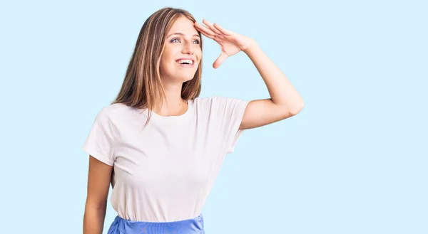 Jonge Mooie Blonde Vrouw Draagt Zomer Stijl Zeer Gelukkig Glimlachend — Stockfoto