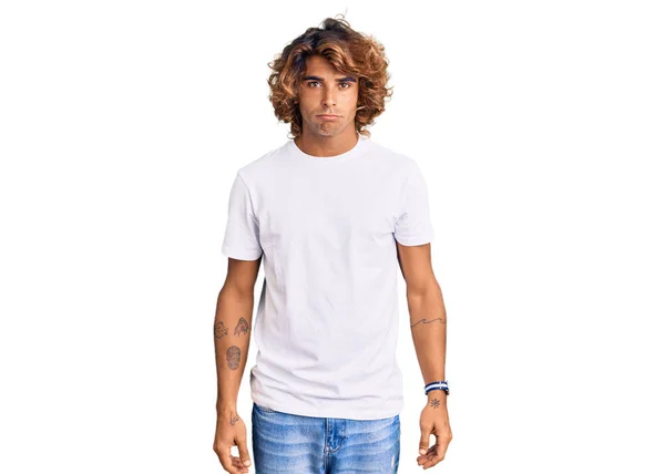 Jeune Homme Hispanique Portant Shirt Blanc Décontracté Déprimé Inquiet Détresse — Photo