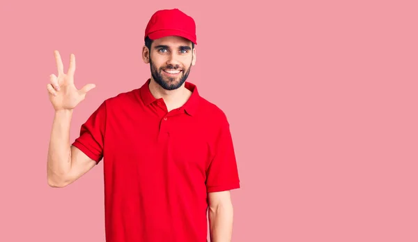 Joven Hombre Guapo Con Barba Llevando Uniforme Entrega Mostrando Apuntando —  Fotos de Stock