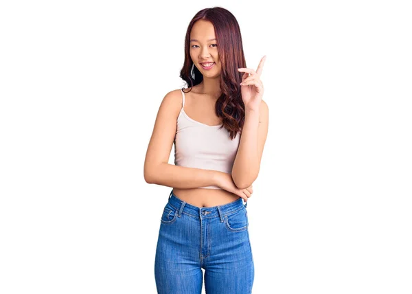 Ung Vacker Kinesisk Flicka Bär Casual Kläder Med Ett Stort — Stockfoto