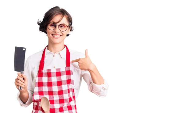 Beautiful Young Woman Short Hair Wearing Professional Baker Apron Holding — Stock Photo, Image