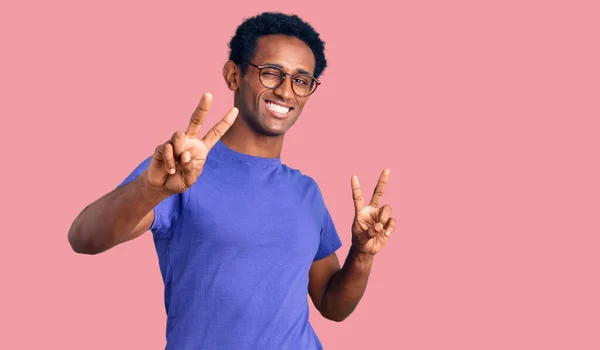 African Handsome Man Wearing Casual Clothes Glasses Smiling Looking Camera — Stock Photo, Image