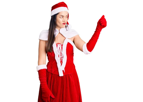 Молодая Красивая Белая Женщина Костюме Санта Клауса Выглядит Гордой Улыбаясь — стоковое фото