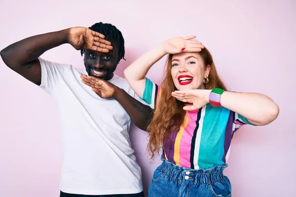 Interracial Couple Wearing Casual Clothes Smiling Cheerful Playing Peek Boo — Stock Photo, Image