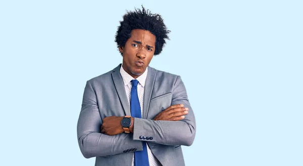 Knappe Afro Amerikaanse Man Met Afro Haar Een Zakelijke Jas — Stockfoto