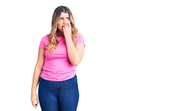 Junge Kaukasische Frau Sportkleidung Die Gestresst Und Nervös Aussieht Die — Stockfoto