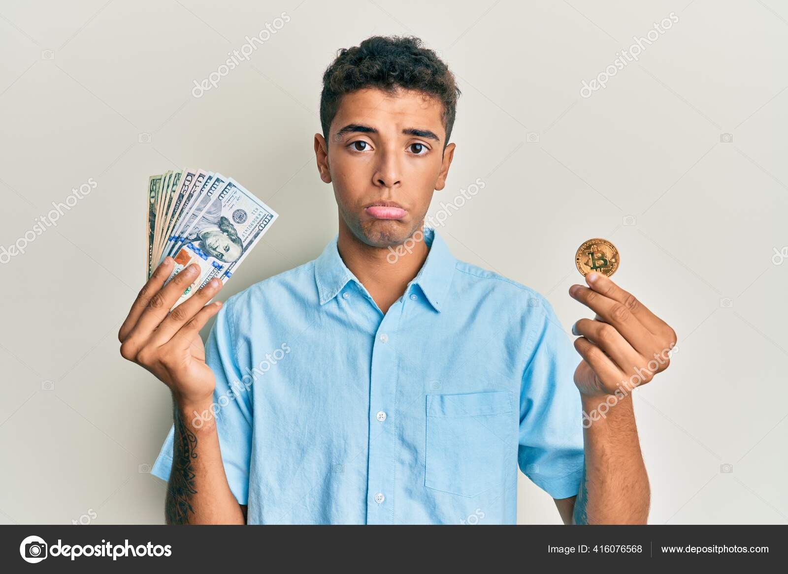 가상의 비트코인과 달러를 잘생긴 아프리카계 미국인 남자가 괴로워 분노하고 두려워하며 — 스톡 사진 © Krakenimages.com  #416076568