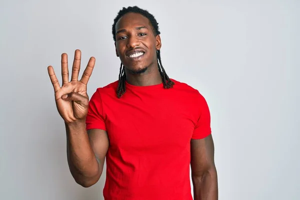 Hombre Afroamericano Con Trenzas Con Ropa Casual Mostrando Apuntando Hacia —  Fotos de Stock