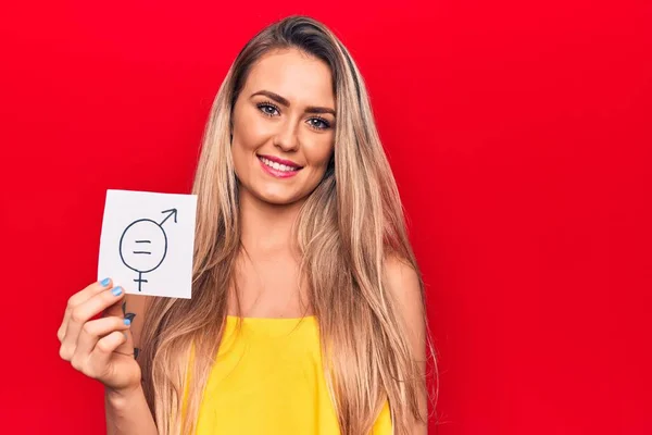 Mujer Rubia Joven Pidiendo Discriminación Sexual Sosteniendo Papel Con Mensaje —  Fotos de Stock