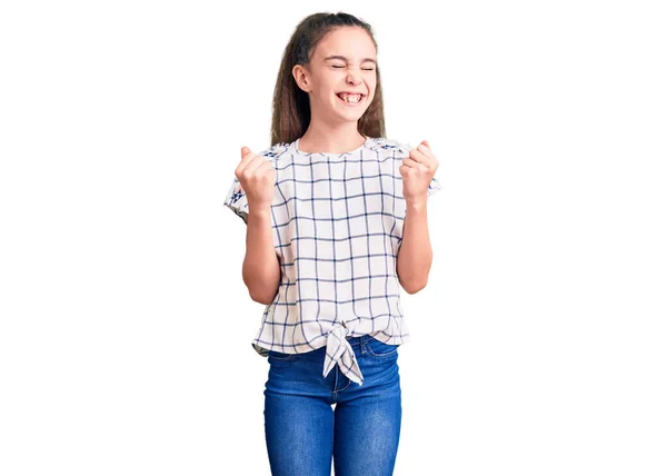 Linda Niña Hispana Vistiendo Ropa Casual Muy Feliz Emocionada Haciendo —  Fotos de Stock