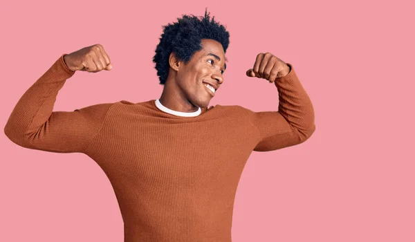 아프리카계 미국인이 자랑스럽게 근육을 머리를 건강에 — 스톡 사진