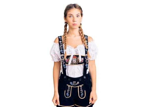 Hermosa Mujer Caucásica Con Pelo Rubio Usando Octoberfest Ropa Tradicional —  Fotos de Stock