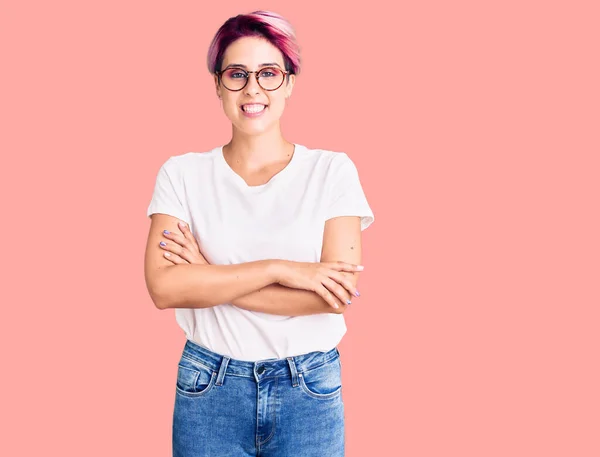 Joven Hermosa Mujer Con Pelo Rosa Con Ropa Casual Gafas —  Fotos de Stock