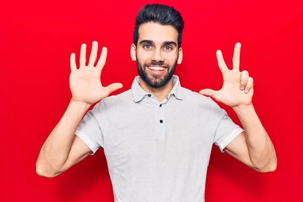 Joven Hombre Guapo Con Barba Usando Polo Casual Mostrando Apuntando — Foto de Stock