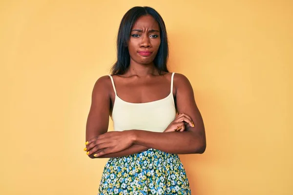 Jovem Afro Americana Vestindo Roupas Casuais Céticas Nervosas Desaprovando Expressão — Fotografia de Stock