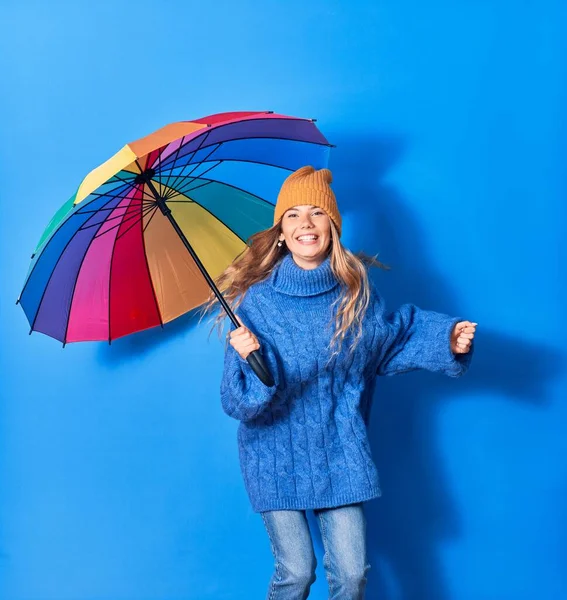 Junge Schöne Frau Winterkleidung Lächelt Glücklich Mit Einem Lächeln Gesicht — Stockfoto