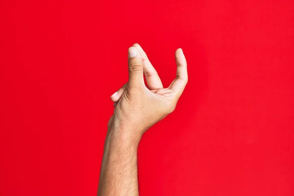 Kırmızı Izole Edilmiş Arka Plan Üzerinde Beyaz Bir Adamın Kolu — Stok fotoğraf