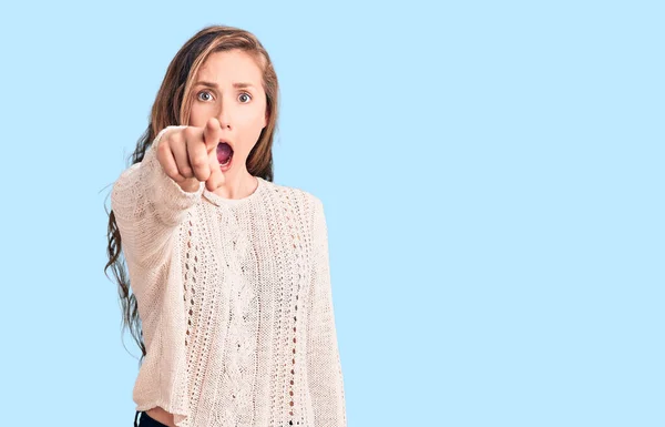 Young Beautiful Blonde Woman Wearing Casual Sweater Pointing Displeased Frustrated — Stock Photo, Image