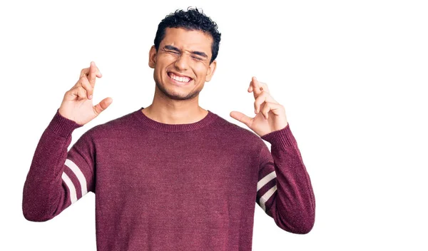 Hispanic Handsome Young Man Wearing Casual Clothes Gesturing Finger Crossed — Stock Photo, Image