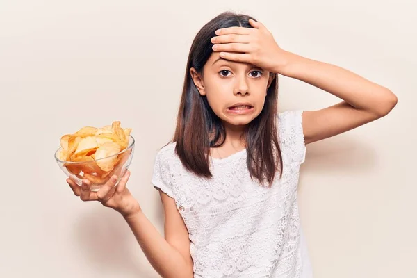 Mooi Kind Meisje Met Aardappel Chip Gestrest Gefrustreerd Met Hand — Stockfoto