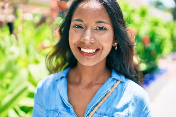 Young Beautiful Indian Woman Smiling Happy Walking Park — Stock Photo, Image