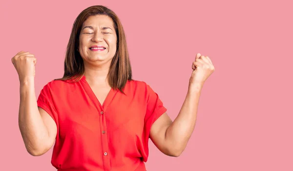 Middelbare Leeftijd Latijn Vrouw Het Dragen Van Casual Kleding Erg — Stockfoto