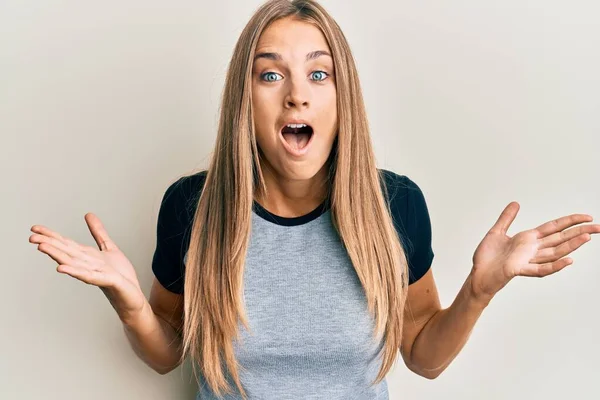 Young Blonde Woman Wearing Casual Clothes Scared Amazed Open Mouth — Stock Photo, Image