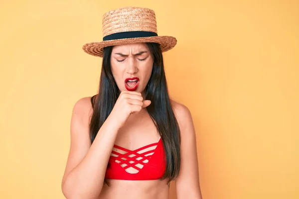 Joven Hermosa Mujer Caucásica Con Bikini Sombrero Sensación Malestar Tos —  Fotos de Stock