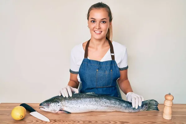 Beautiful Caucasian Woman Fishmonger Selling Fresh Raw Salmon Smiling Happy — Stock Photo, Image