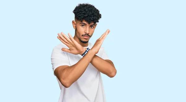 Jovem Árabe Homem Vestindo Casual Branco Shirt Rejeição Expressão Cruzando — Fotografia de Stock