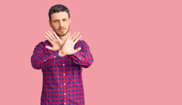 Hombre Joven Guapo Con Oso Usando Expresión Rechazo Camisa Casual —  Fotos de Stock