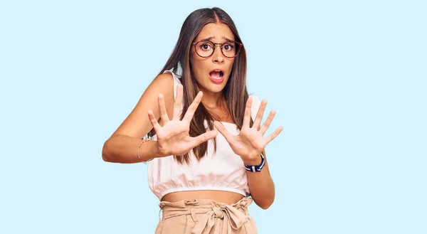 Young Hispanic Woman Wearing Casual Clothes Glasses Afraid Terrified Fear — Stock Photo, Image