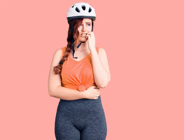 Jonge Mooie Vrouw Dragen Fietshelm Kijken Gestresst Nerveus Met Handen — Stockfoto